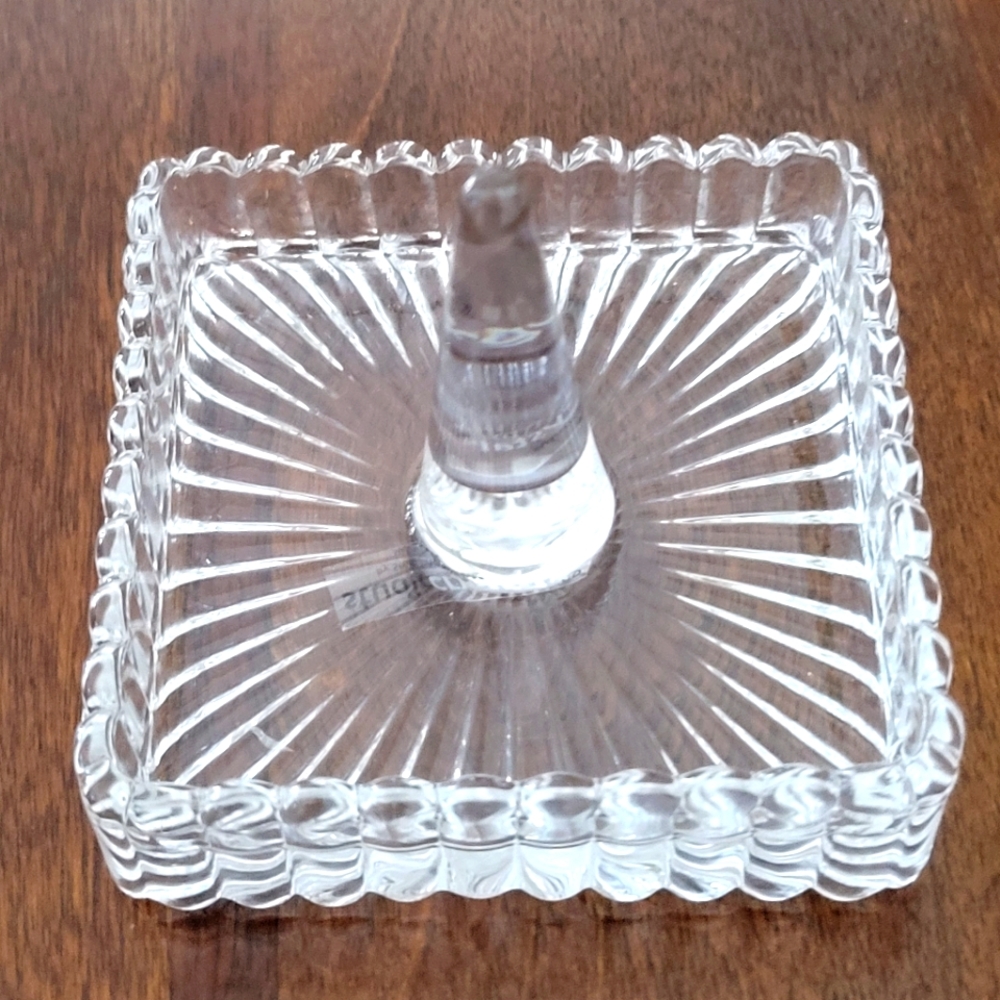 BRAND NEW CRYSTAL RING DISH IN THE ORIGINAL PACHEGE